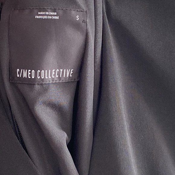 Rare C/MEO Collective black V-neck mini dress with unique flare sleeves - Picture 4 of 16